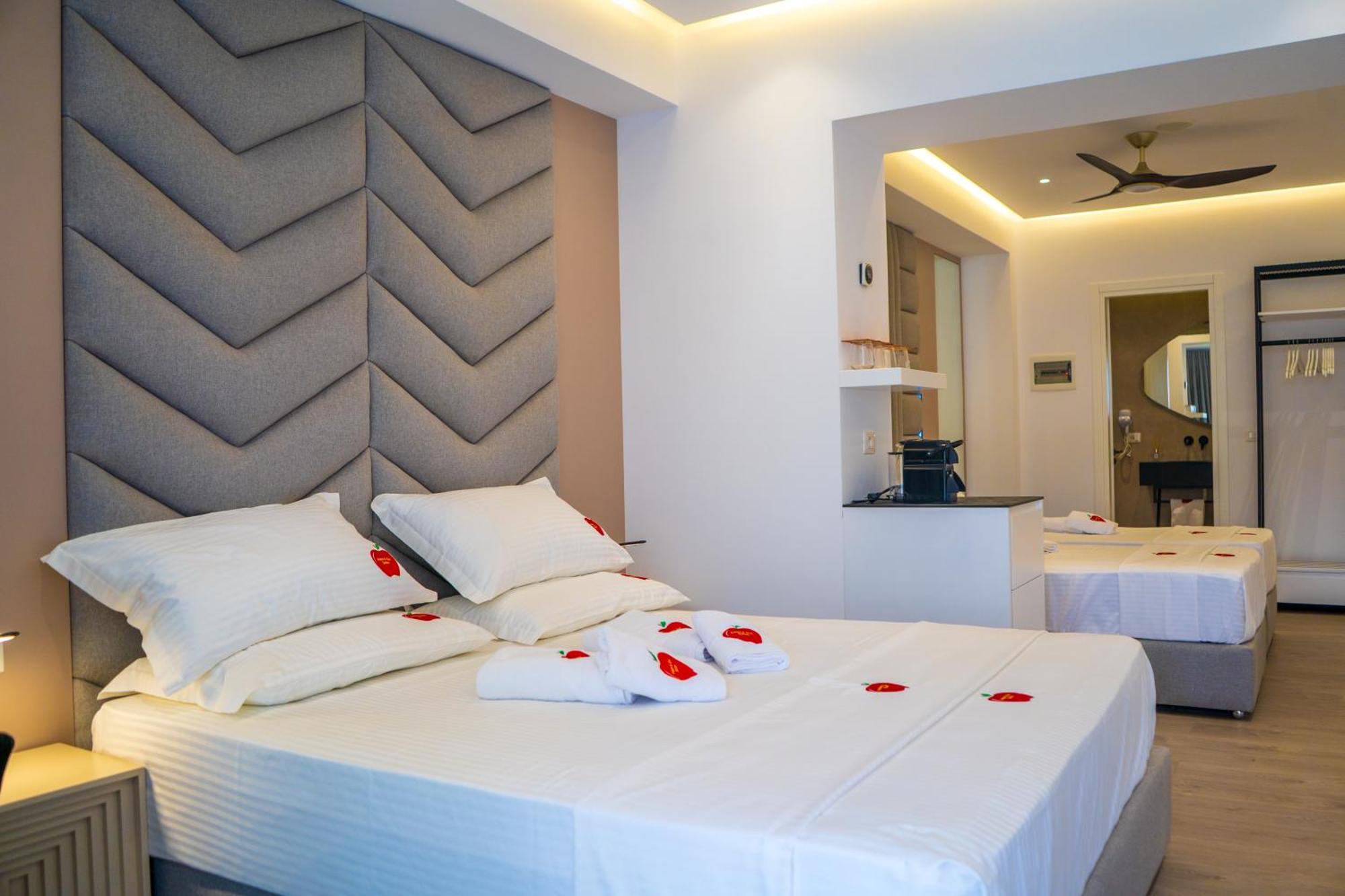 Adam & Eve Suites Sarandë Exterior foto